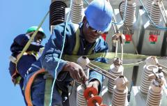 Workers-power-lines.jpg