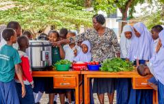 Battery-supported electric cooking