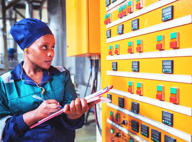 Woman eletrical engineer